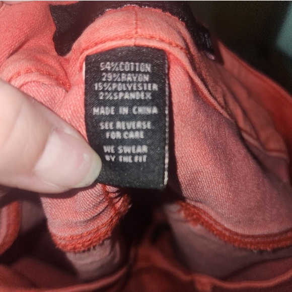 🍁🍂Torrid 18T Stiletto Zip Jegging - Tomato Red Wash - Picture 8 of 8